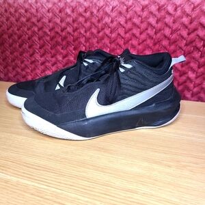 Nike Hustled X boys basketball shoes size 5.5